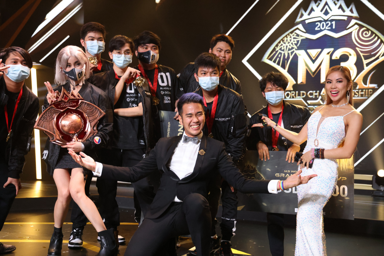 实力对决！球场上的比赛紧张刺激的简单介绍