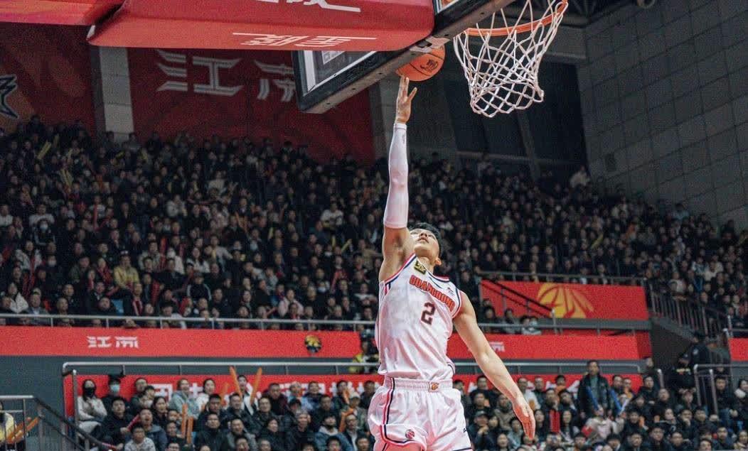 贵阳男篮横扫对手，积分榜稳步攀升