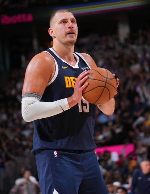 约基奇三巨头联手，快船得分突破，掀起高潮冲击季后赛！